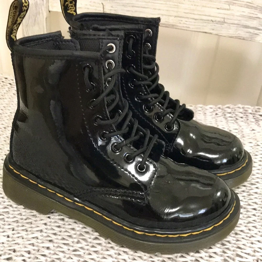Doc Martens, the 1460 Junior Boots Black Patent